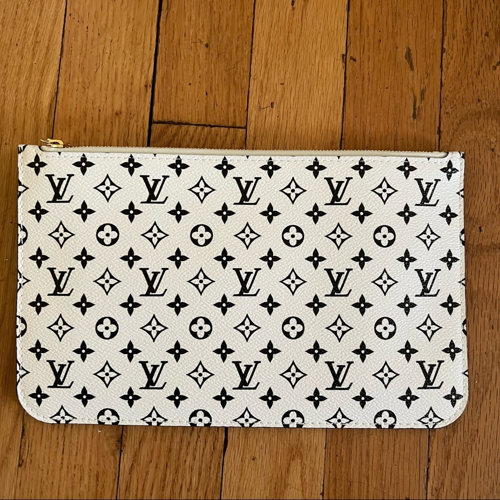 LOUIS VUITTON LIMITED GIANT MONOGRAM NEVERFULL POUCH POCHETTE - Picture 2 of 12